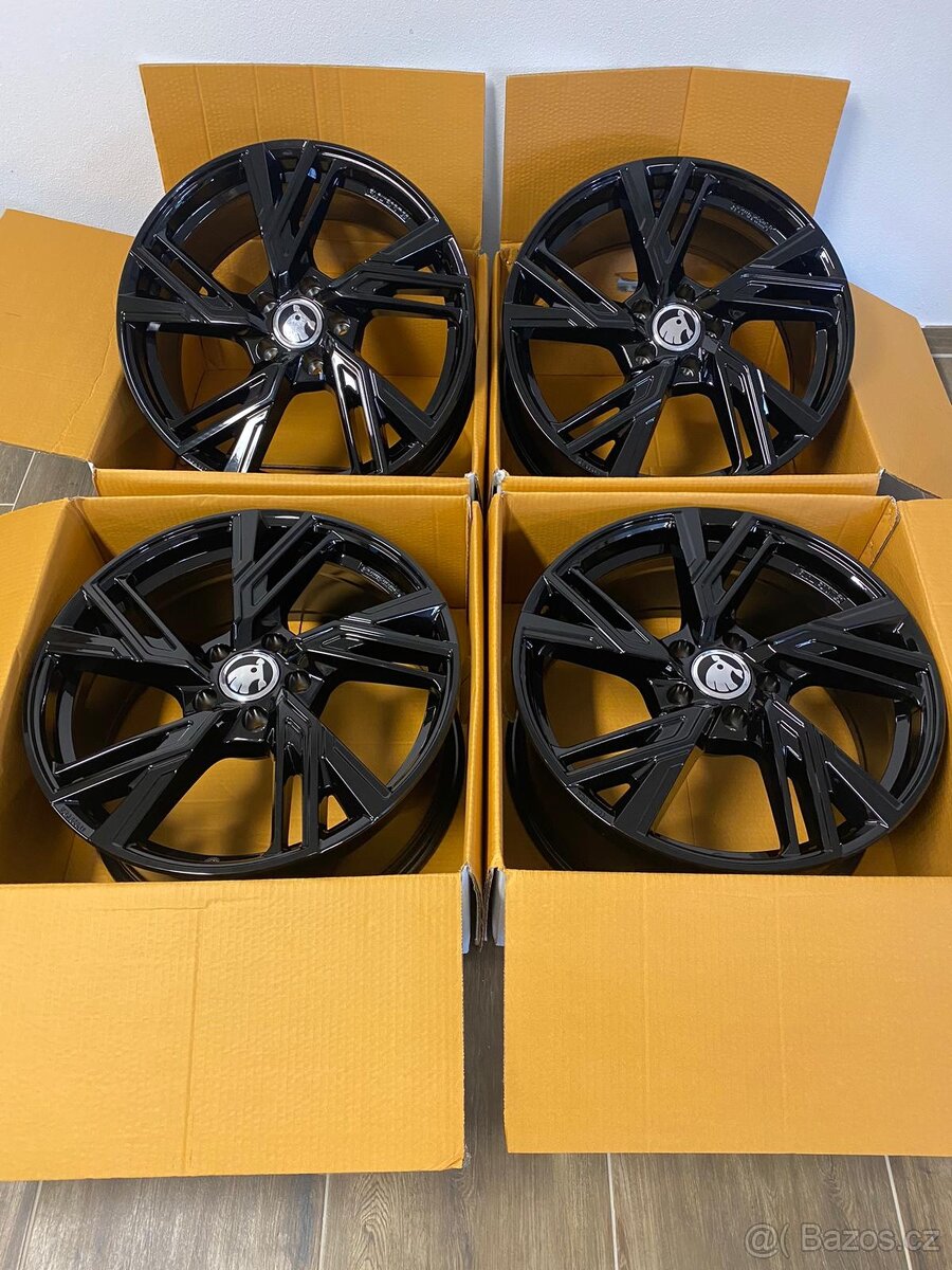 5x112 R18 MAM RS5 Black - 4