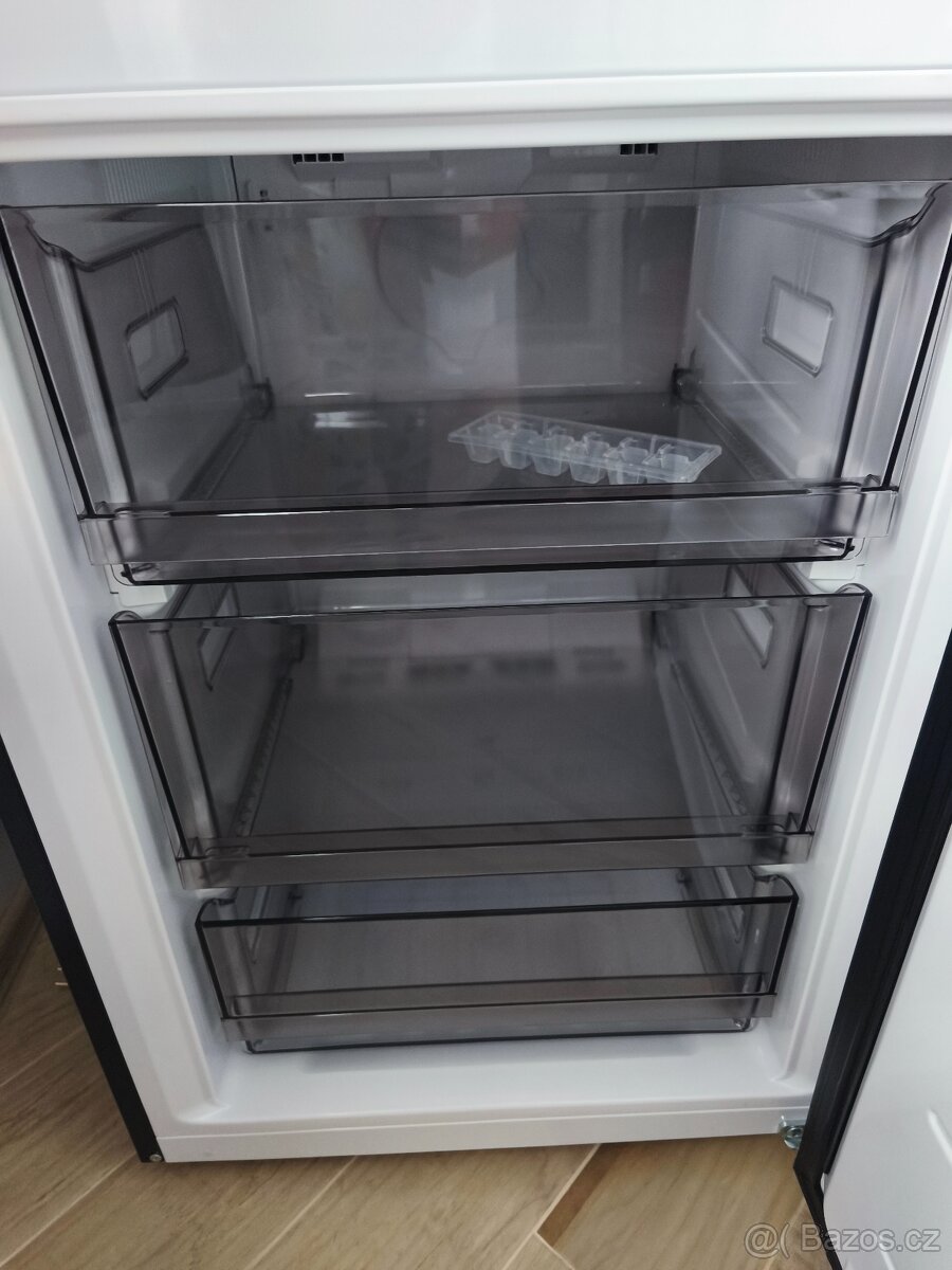 Prodám chladničku s mrazákem NOVÁ - 4