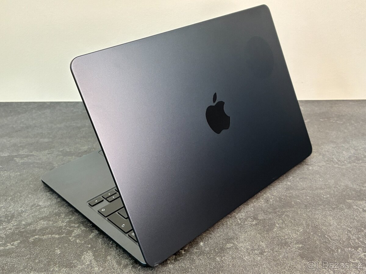 MacBook Air 13'' 2022 / M2 / 16GB / 256GB SSD - 4