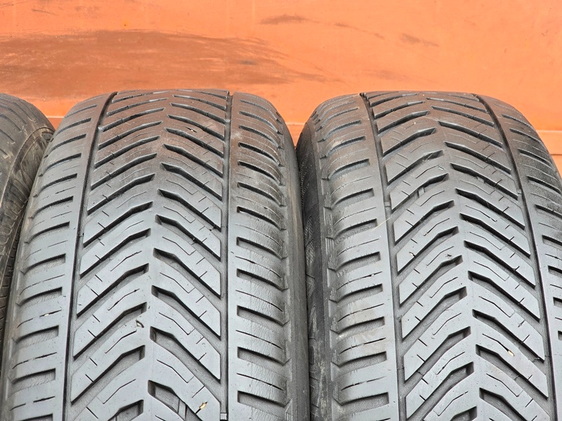 Celoroční Goodyear + Kormoran 195/65/15 + disky - 4