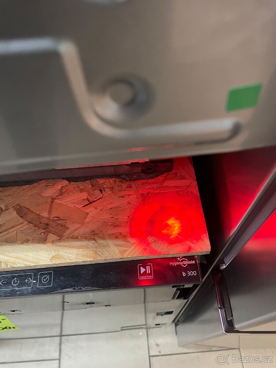 Nepoužitá myčka Beko BDIN38550C - 4