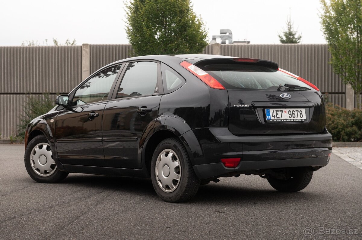 FORD FOCUS Ghia 1.6 85kw NOVÁ STK - 4