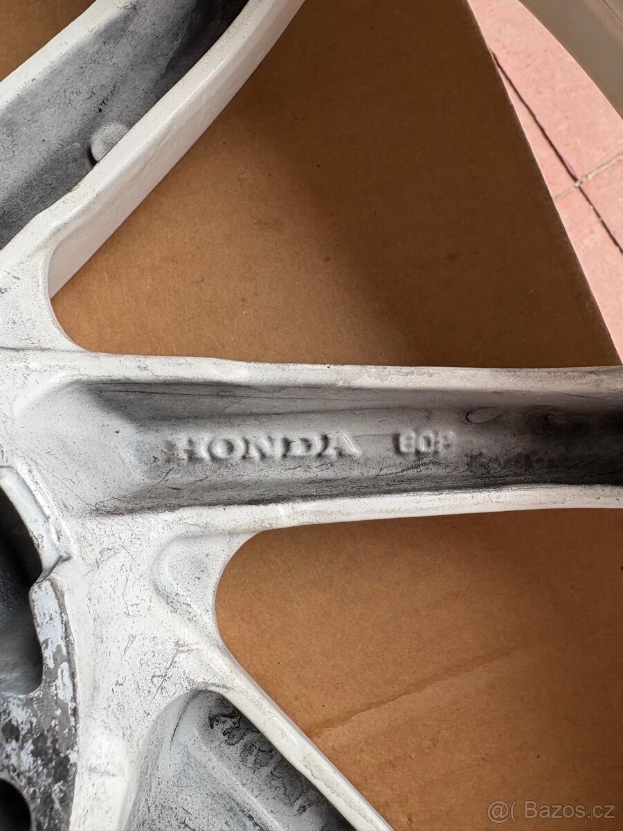 Honda VFR RC36 zadní ráfek - 4