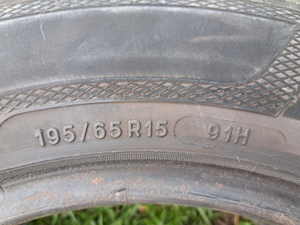 Prodám pneu Kleber 195/65 R15 - 4