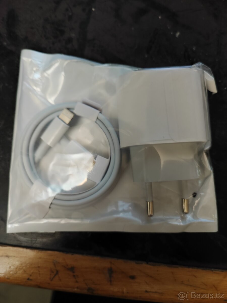 iPhone SE 2020 64GB Red baterie 100% - 4