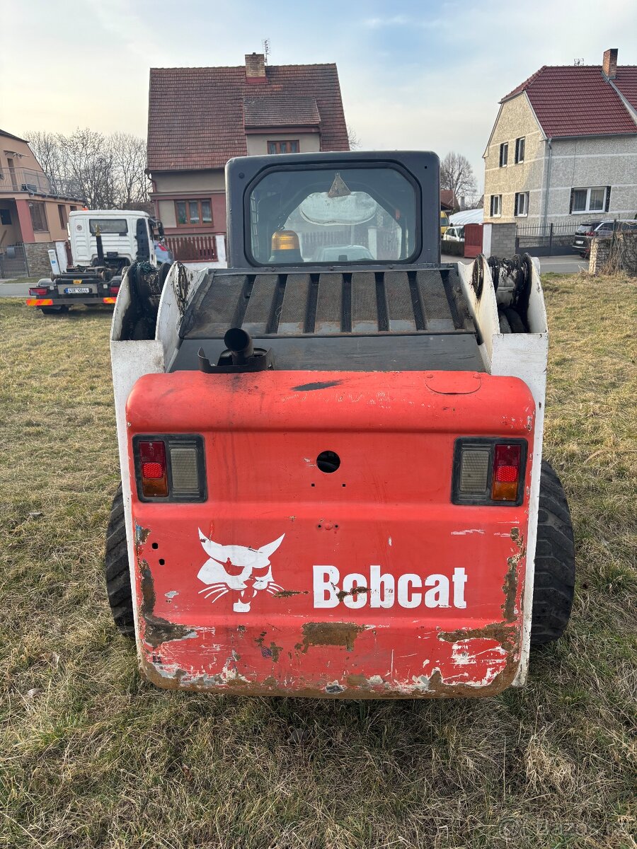 Smykový nakladač BOBCAT S220 55,9 kw - 4