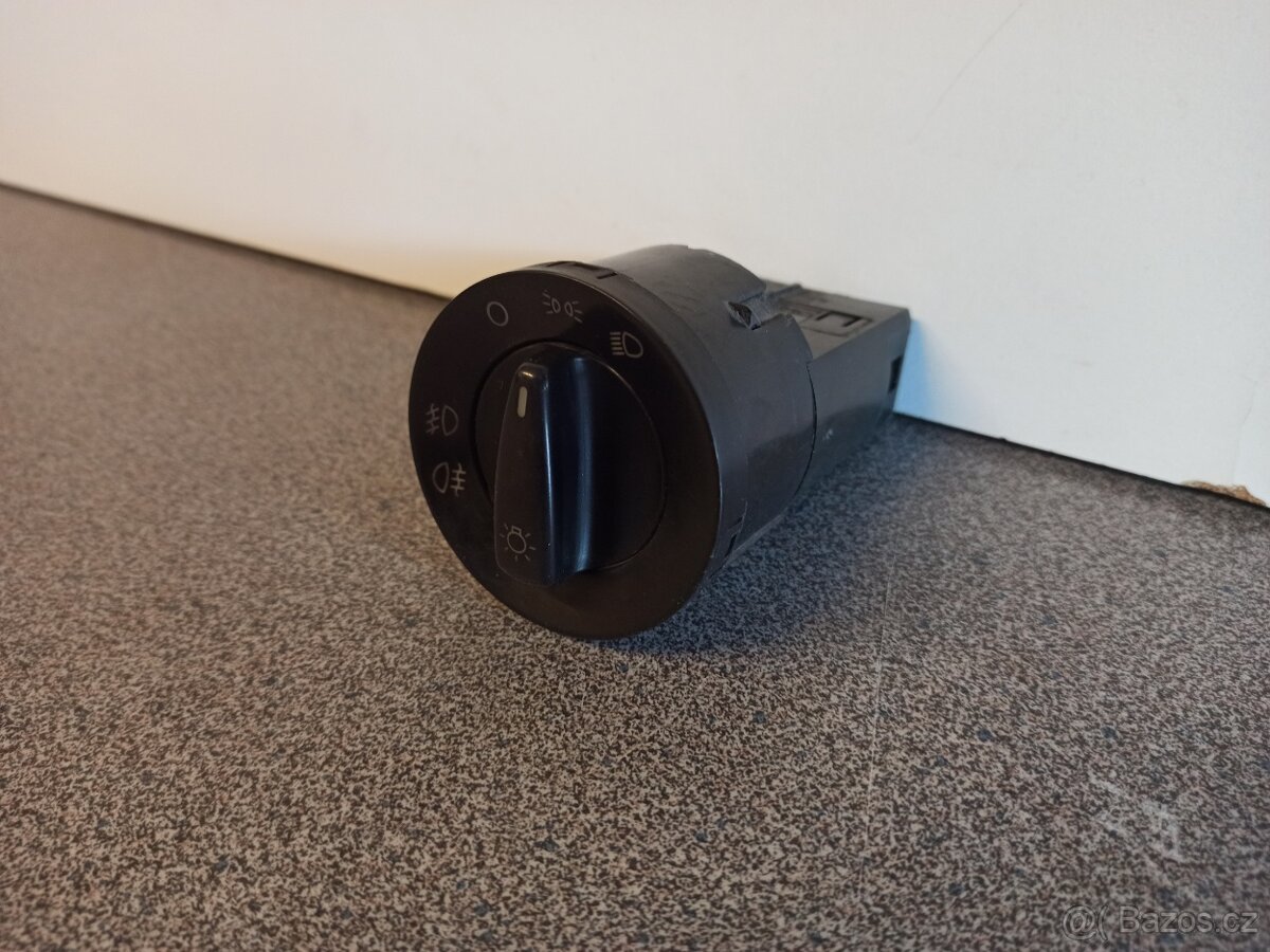 Spínač ovládání světel - 4