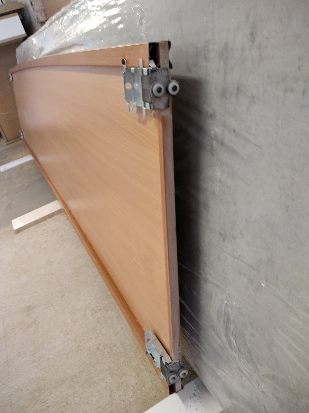 Pojezdy na skříňové dveře - 4