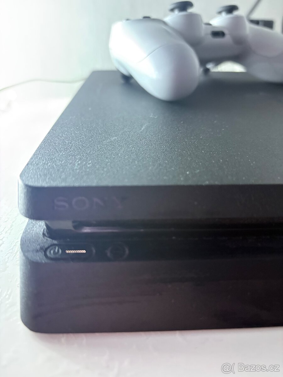 PlayStation 4 - 4