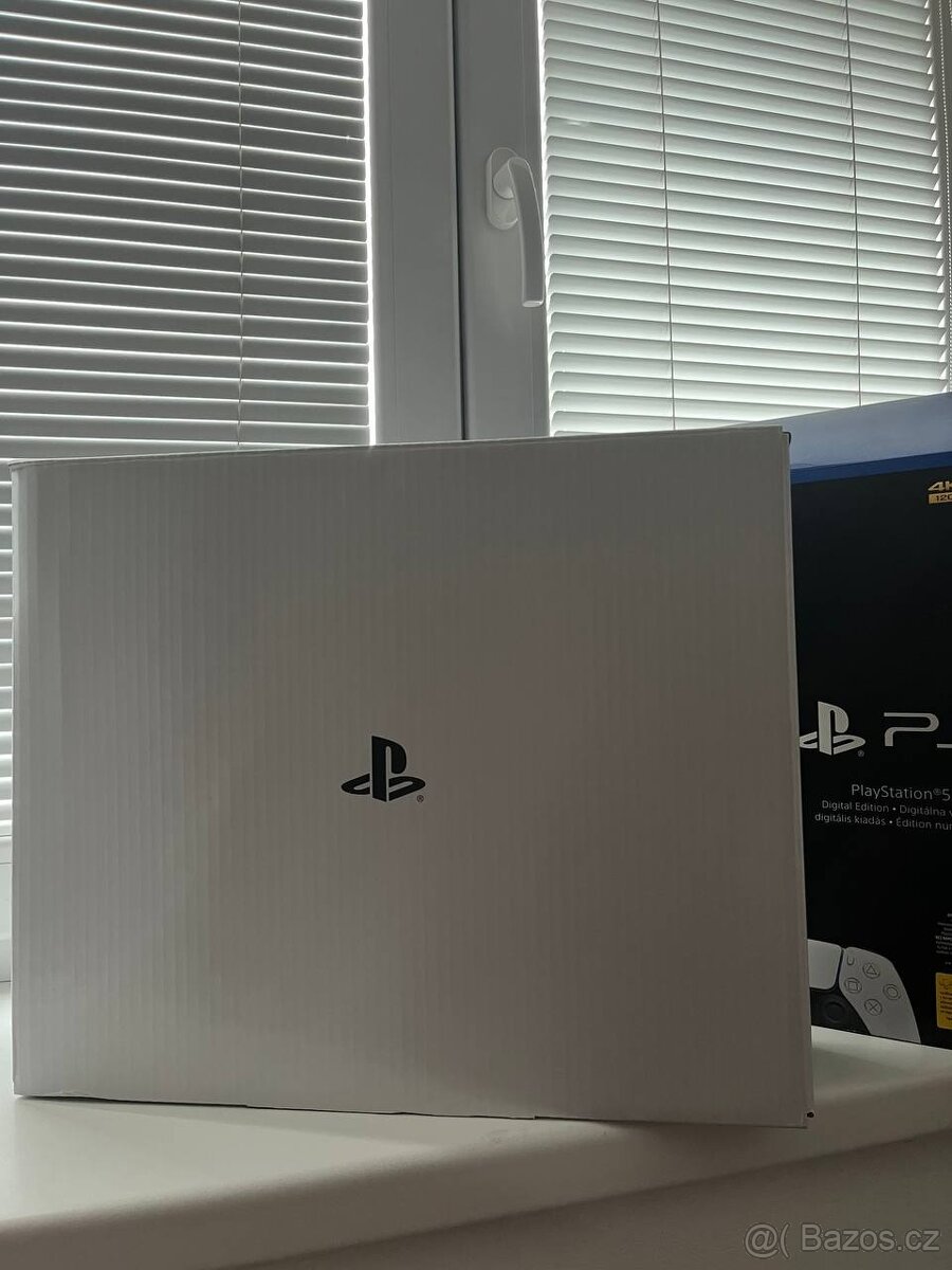 PS5 SLIM S MECHANIKOU V ZÁRUCE DO 10.01.2027 + DVA OVLADAČE - 4