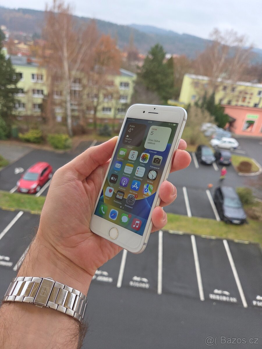 Apple iPhone 8 64GB White - baterie 100% - 4