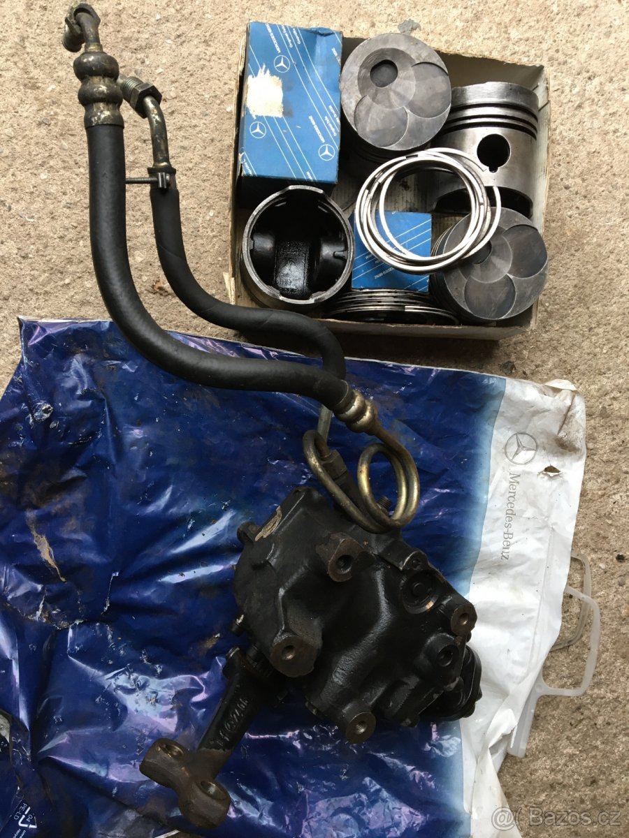 Mercedes W 124 servo, písty - 4