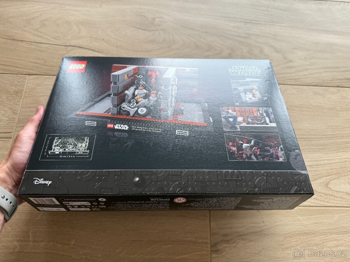 LEGO Star Wars 75339 Death Star Trash Compactor Diorama - 4