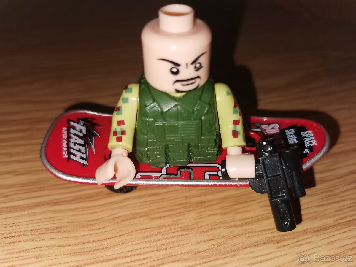 Hračka - kapotážovaná motorka, figurka na skateboardu - 4