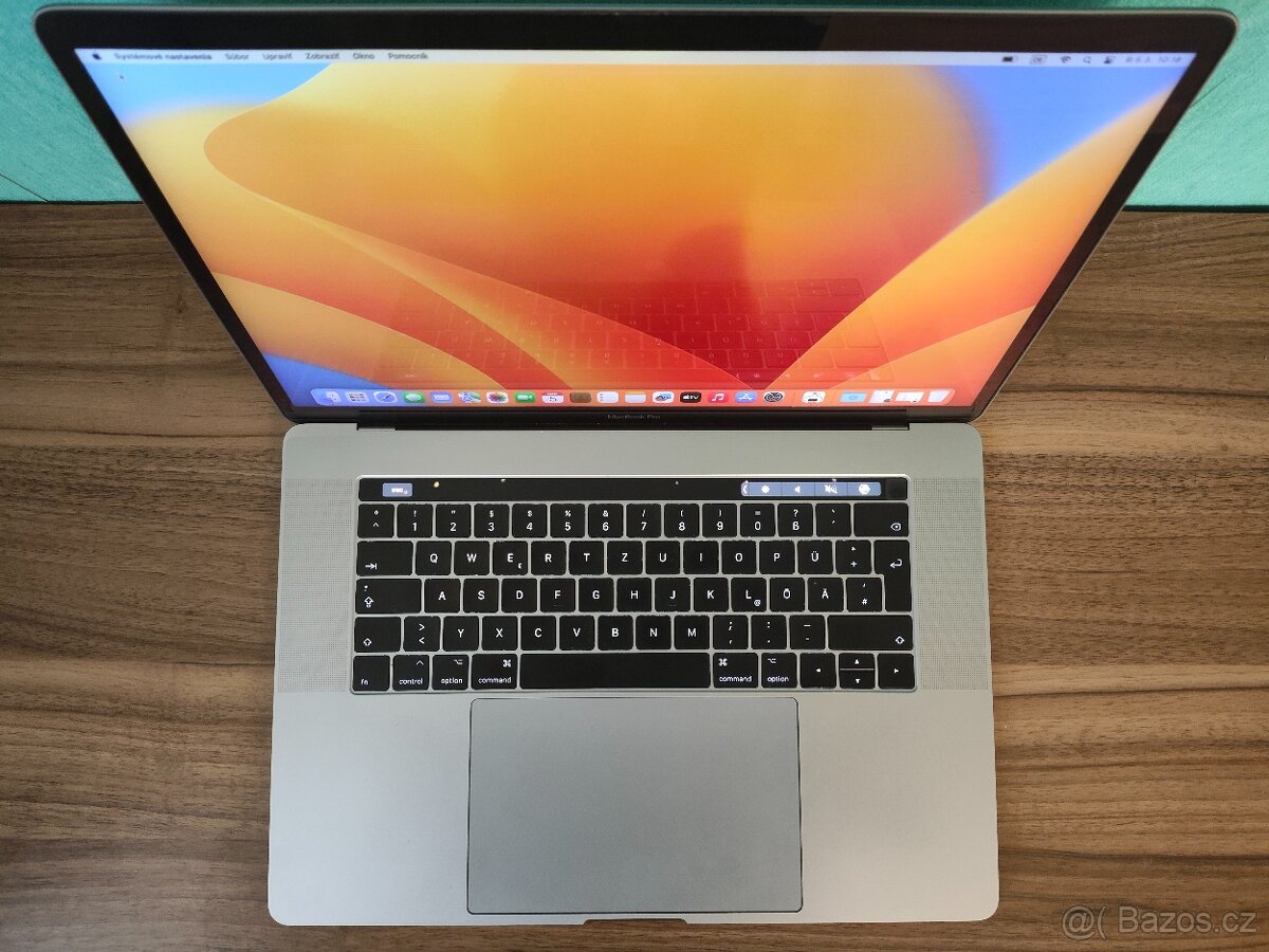 MacBook Pro 2017 15 | i7 • 16GB • 256GB SSD - 4