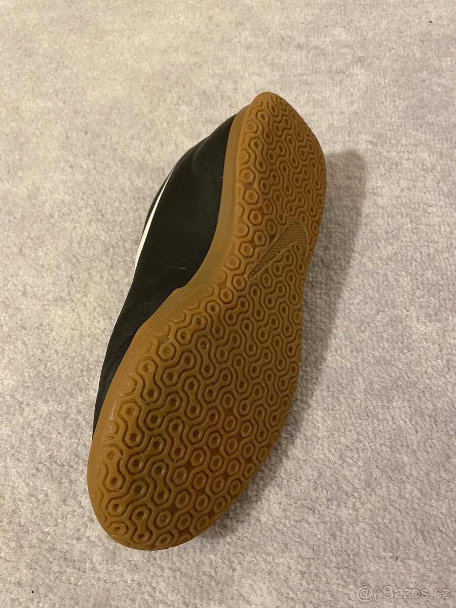 Sálová obuv Nike, vel. 35,5 - 4