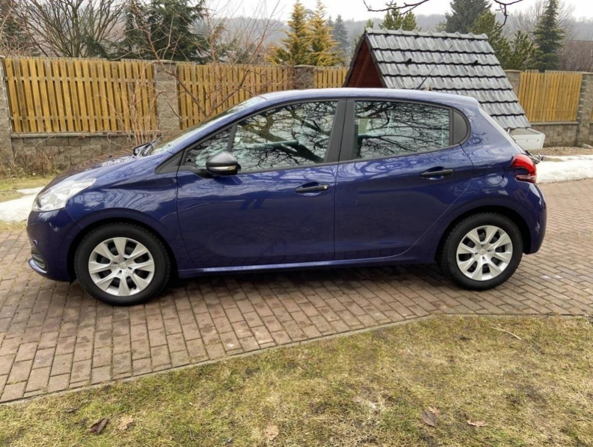 Prodávám Peugeot 208 1,2i 50kw - 4