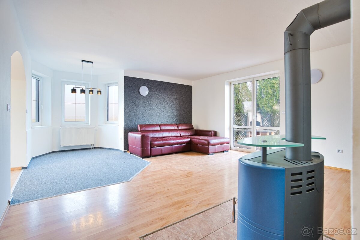 Troubky RD 7+2 240m2, zahrada 800m2 - 4