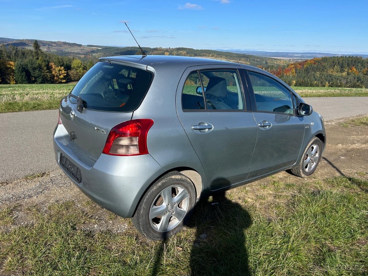 Toyota Yaris 1.4 D-4D 66 KW r.v.2006 automat - 4