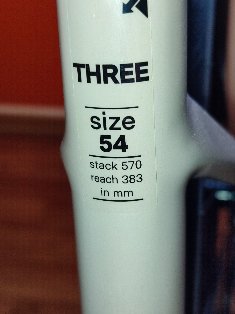 BMC Roadmachine THREE CARBON - 4