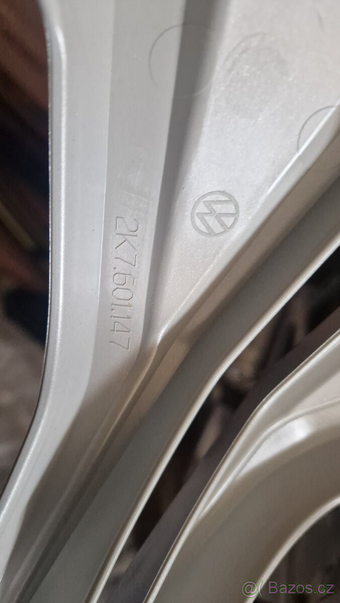 Sada nových originálních VW krytů kol. R17 - 4