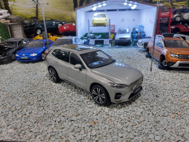 model auta 1:18 Volvo XC60 2022, šedá farba ,Paudi - 4