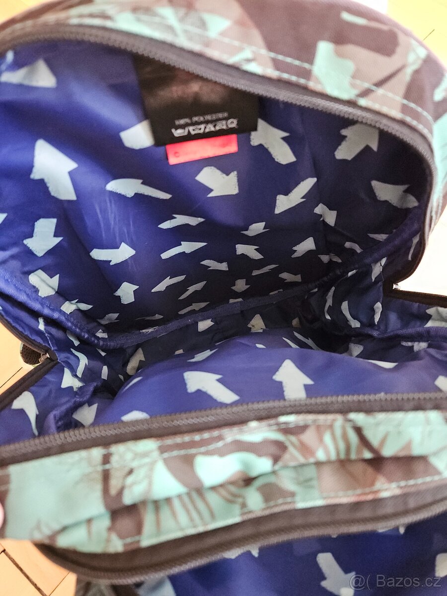 Prodám školní batoh Topgal + penál - 4