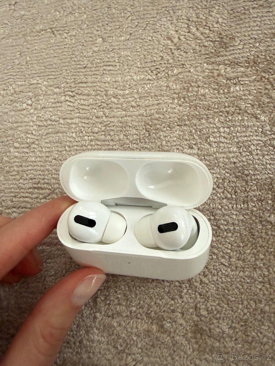 Apple AirPods PRO - 4