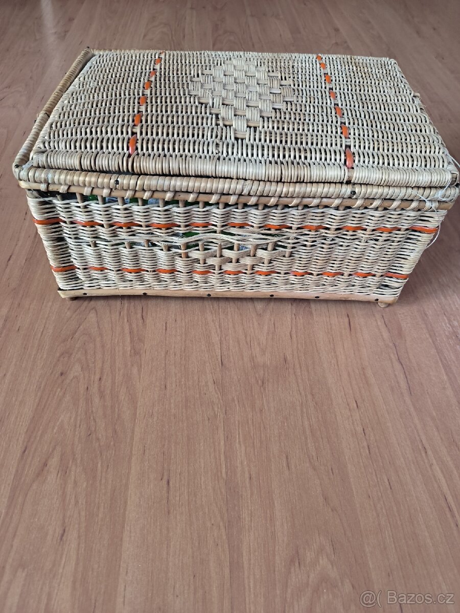 starý proutěný košík, krabička box - 4