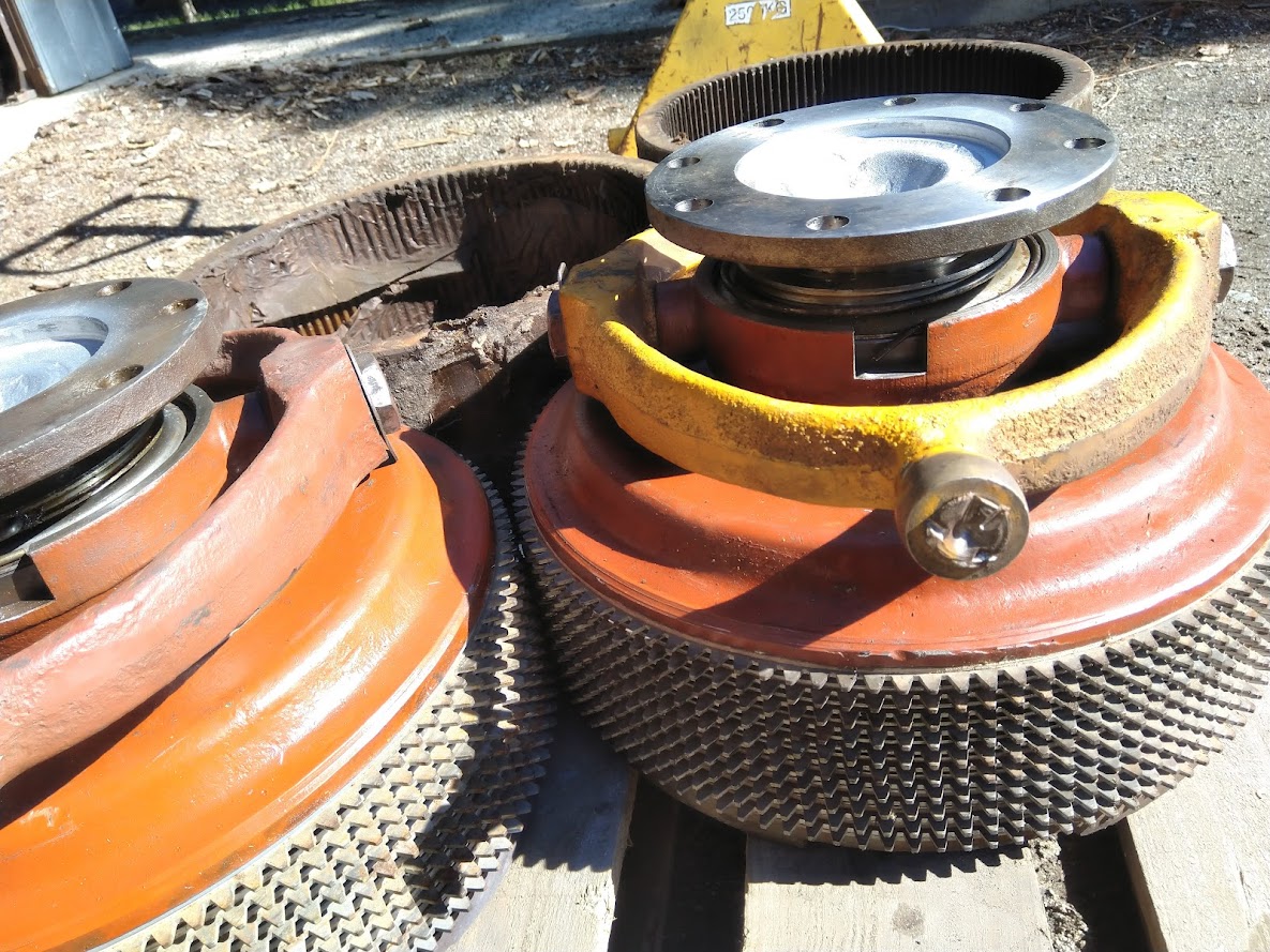 smerová spojka pre buldozér T-130/T-170 - 4