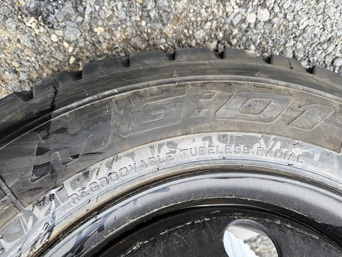 Pneu Pirelli MG-01 265/70 R19,5 nové - 4