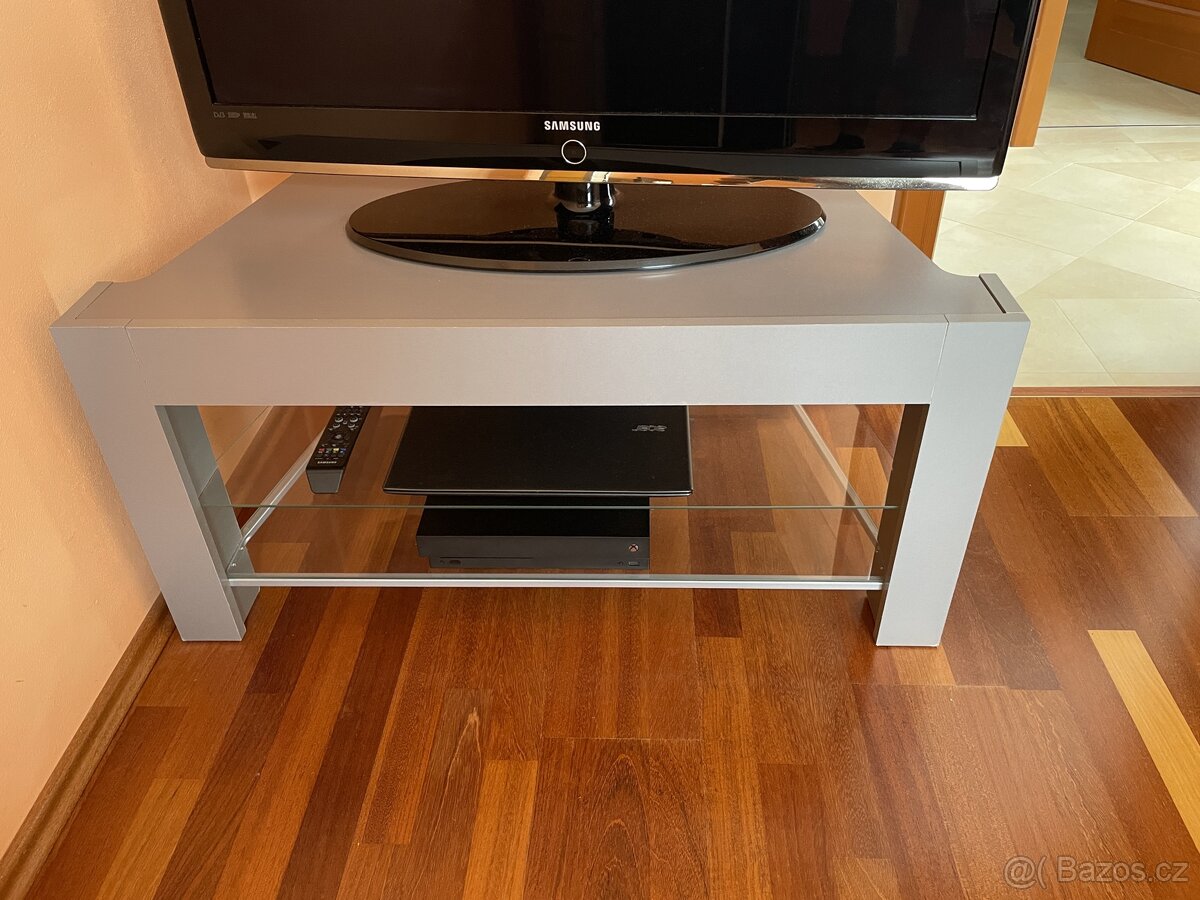 Stolek pod televizi - 4
