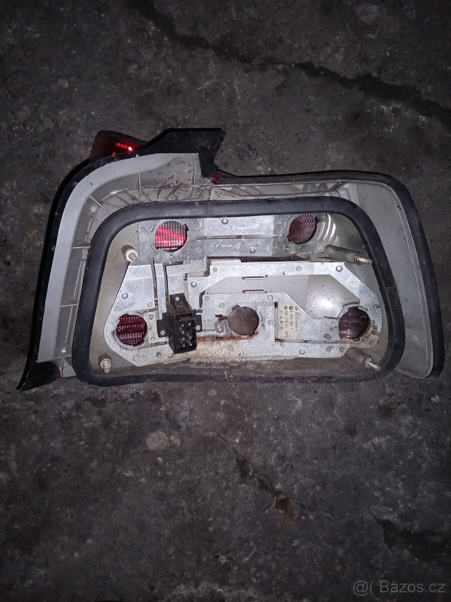Bmw e36 zadní světla sedan - 4