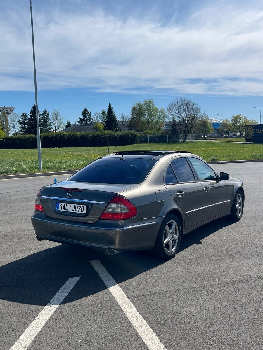 Mercedes E320 - 4