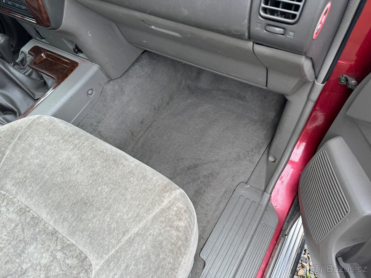 Interiér, plasty a sedačky Nissan Patrol Y61 3dv.