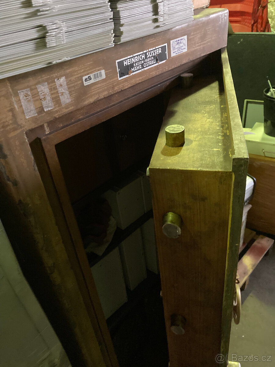 Trezor železobetonový starý v bankovní kvalitě za 9.000 kč - 4