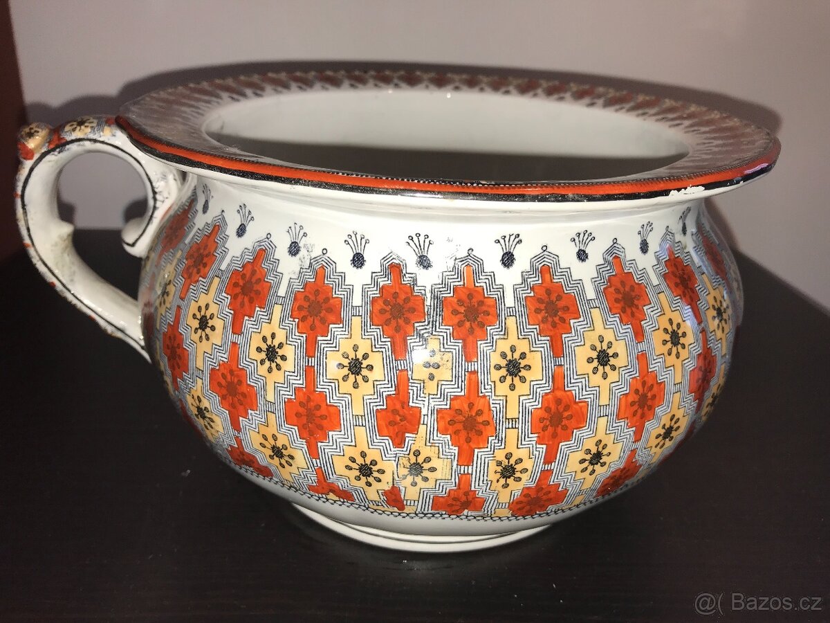 Sběratel nabízí staré porcelánové nočníky - 4