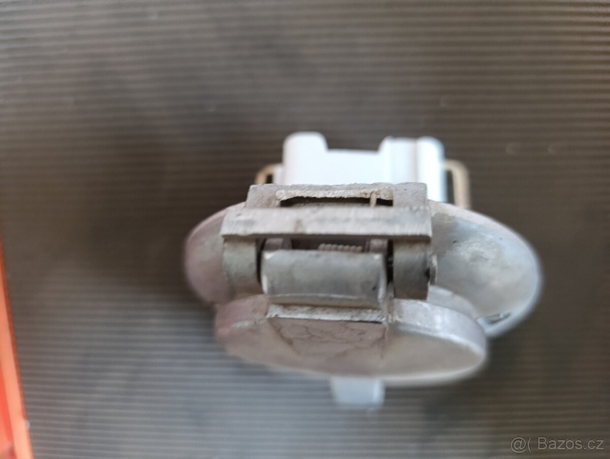 Zasuvka krytá 48v 10A -4 kolík - 4