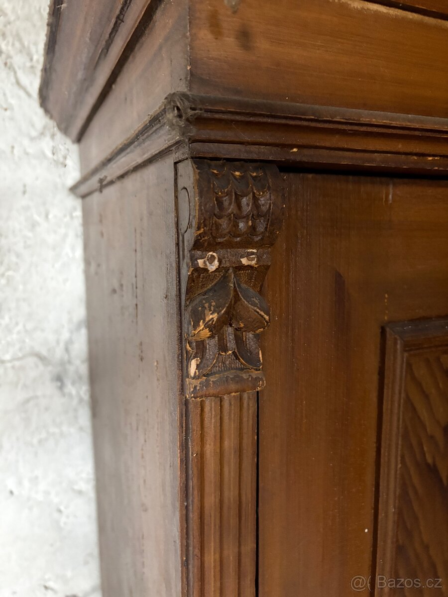 Starožitná skříň 2 - 4