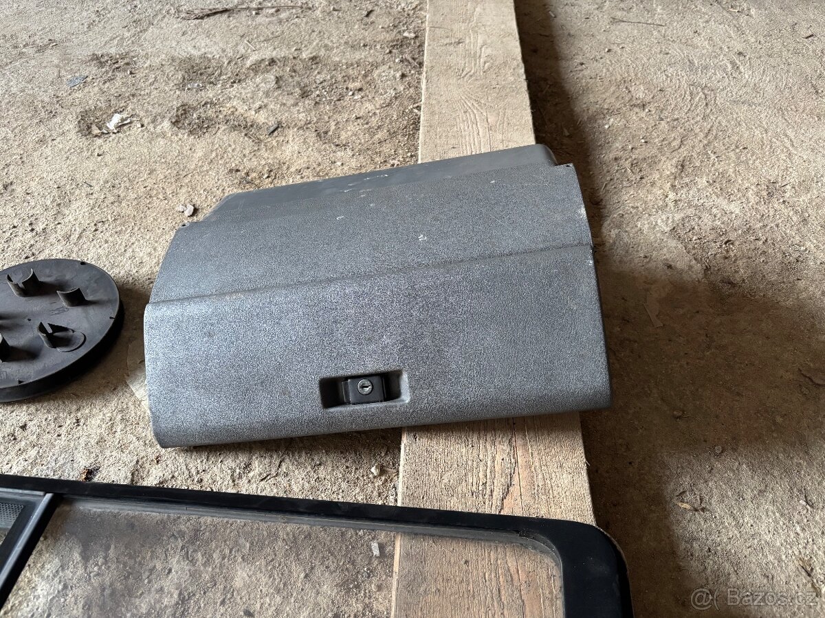 Náhradní díly na VW Transporter 4 - 4