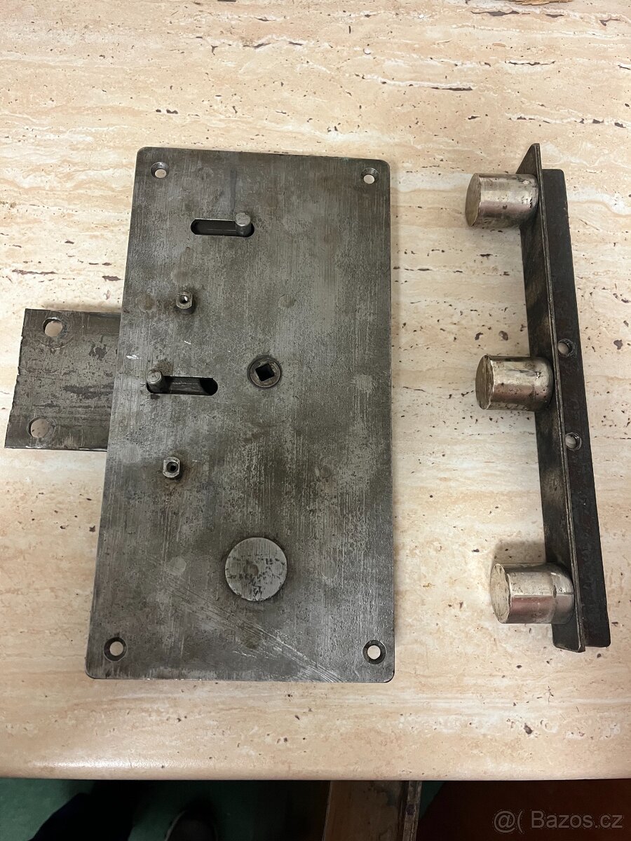 Trezor / sejf – starý, bez klíče – DARUJI ZA ODVOZ - 4