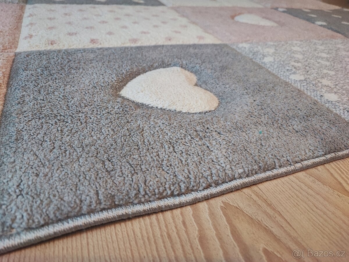 Prodám dětský koberecMinnie CA 100x150cm - 4