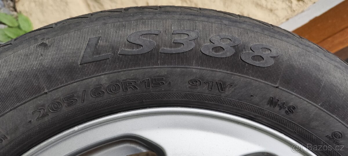 Originál Škoda Alu kola R15 s letními pneu - 4