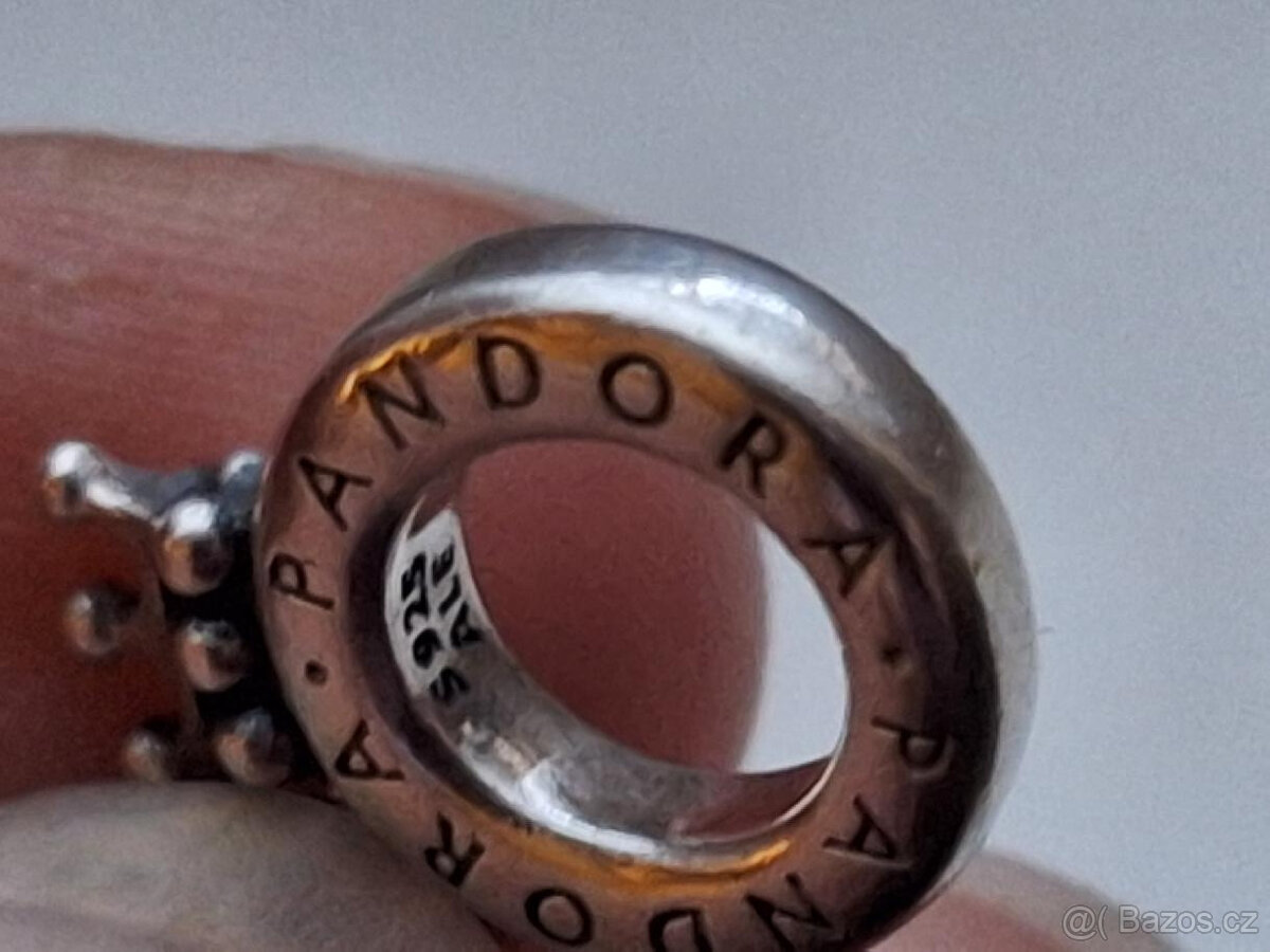 přívěsek Písmeno O s korunkou a otevřeným středem - 4