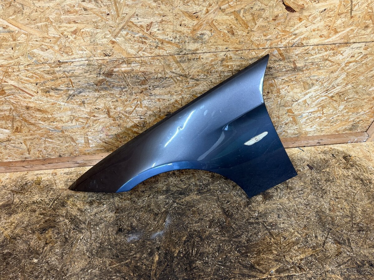 LEVÝ PŘEDNÍ BLATNÍK BMW E90/91 SPARKLING GRAPHITE - 4