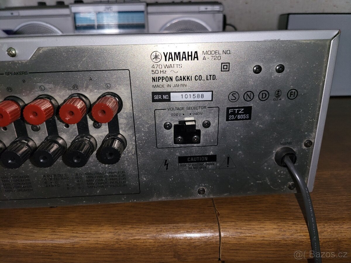 Prodám krásný dynamický Zesilovač Yamaha A720- 2+105 DO 8OHM - 4