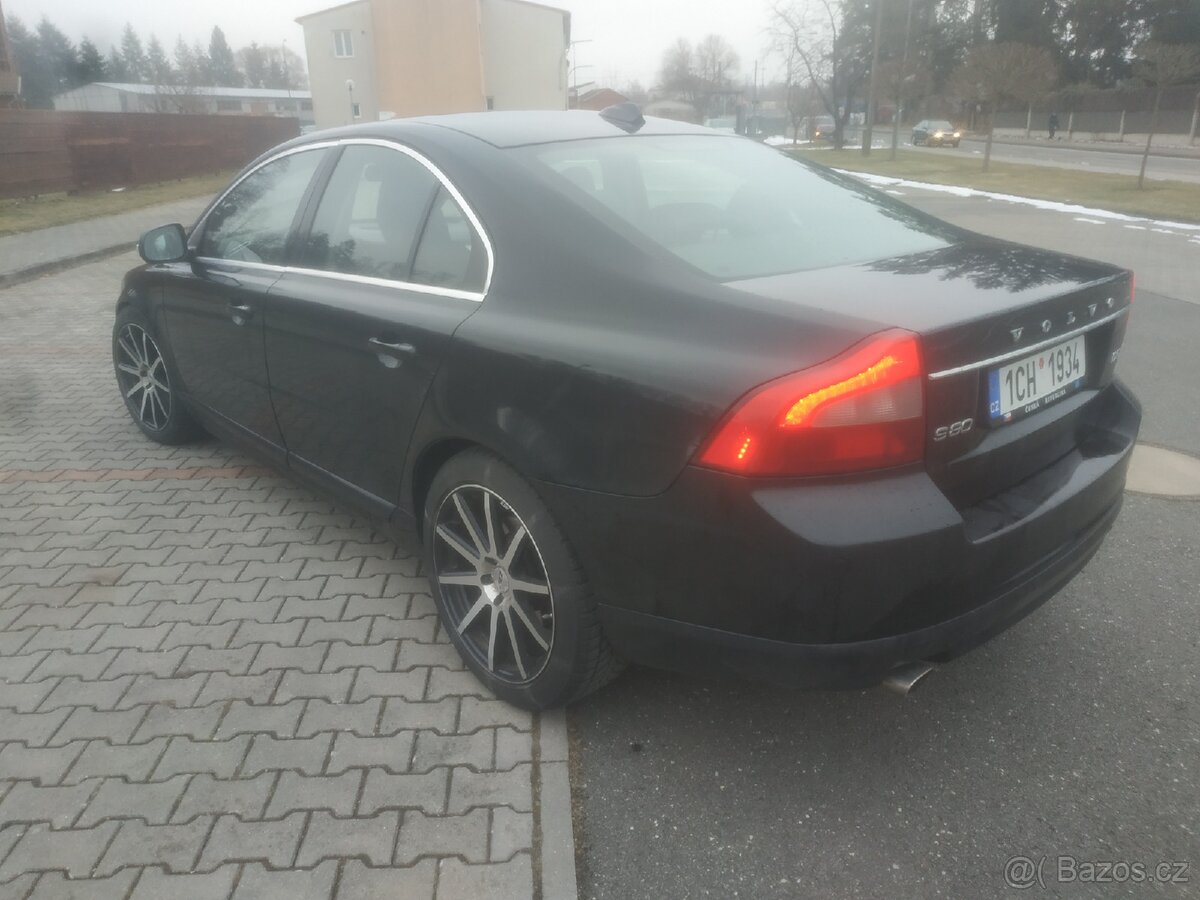 Prodám Volvo S80 D5 151 KW 2010 manuál - 4