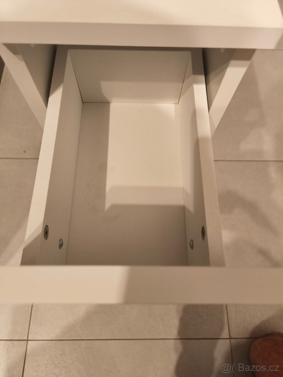 Malý noční stolek - 4