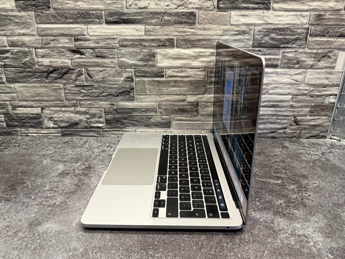 MacBook Pro 13" 2020 M1 / 8GB / 256GB - 4