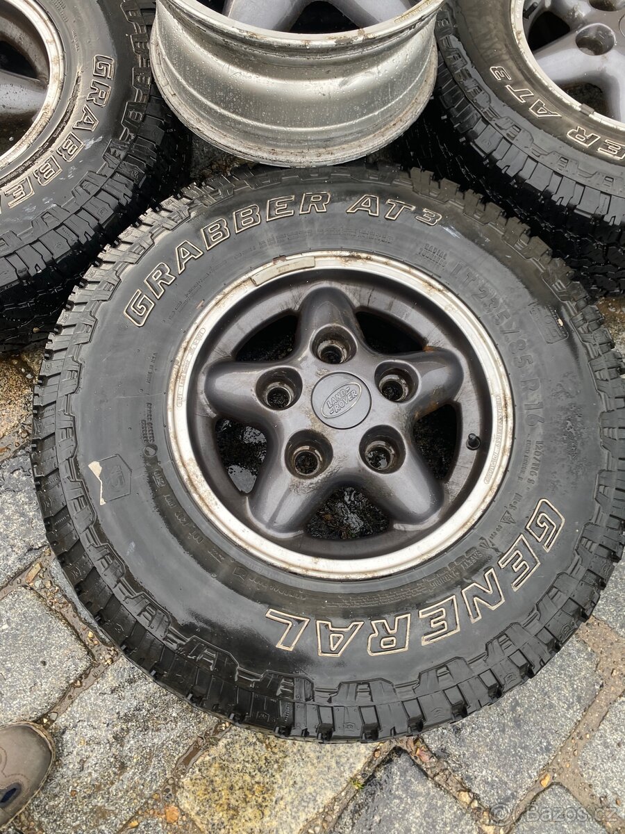 Disky s pneu 235/85 r16 Defender